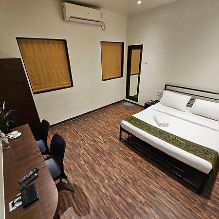 Hotel Kumkum Мумбаї Екстер'єр фото