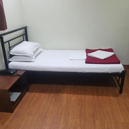 Hotel Kumkum Мумбаї Екстер'єр фото