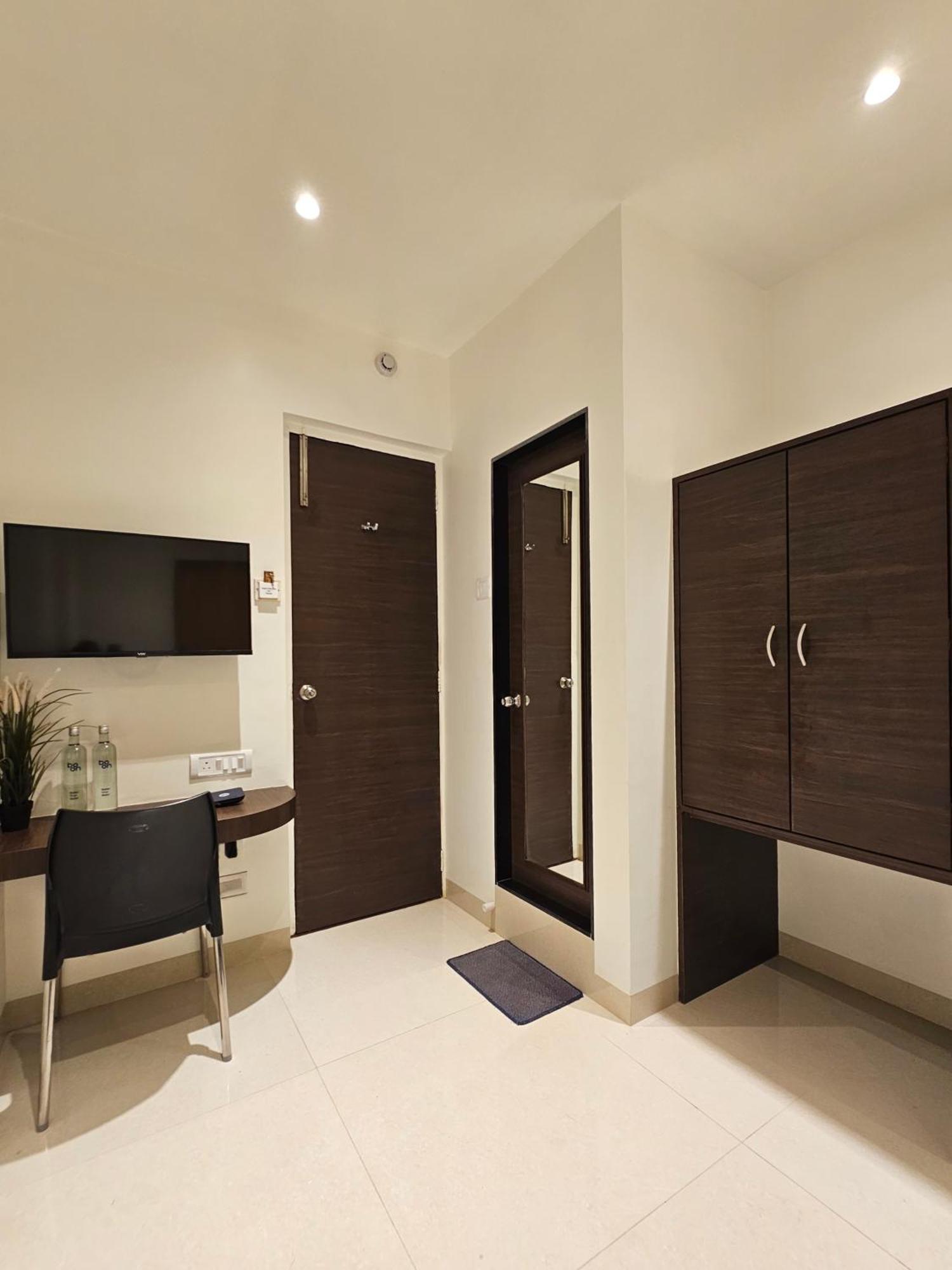 Hotel Kumkum Мумбаї Екстер'єр фото