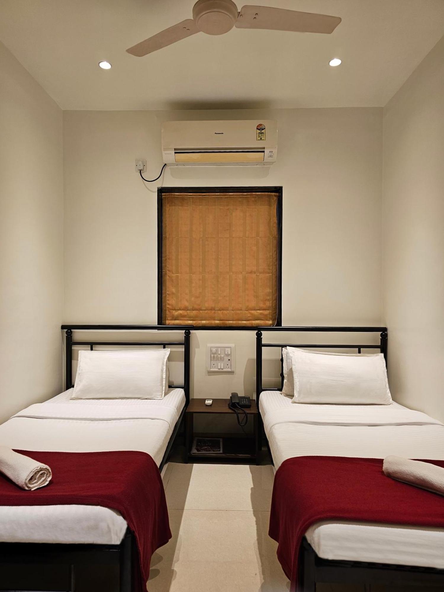 Hotel Kumkum Мумбаї Екстер'єр фото