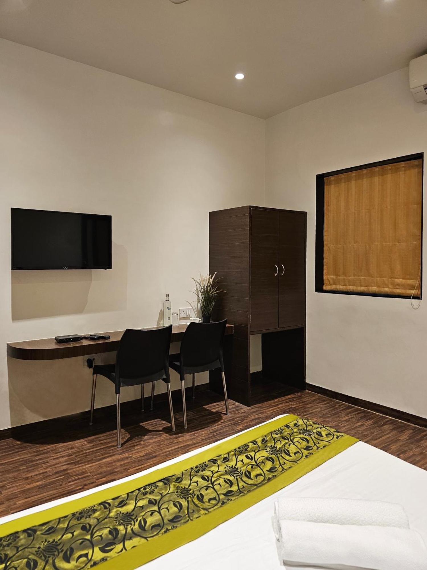 Hotel Kumkum Мумбаї Екстер'єр фото