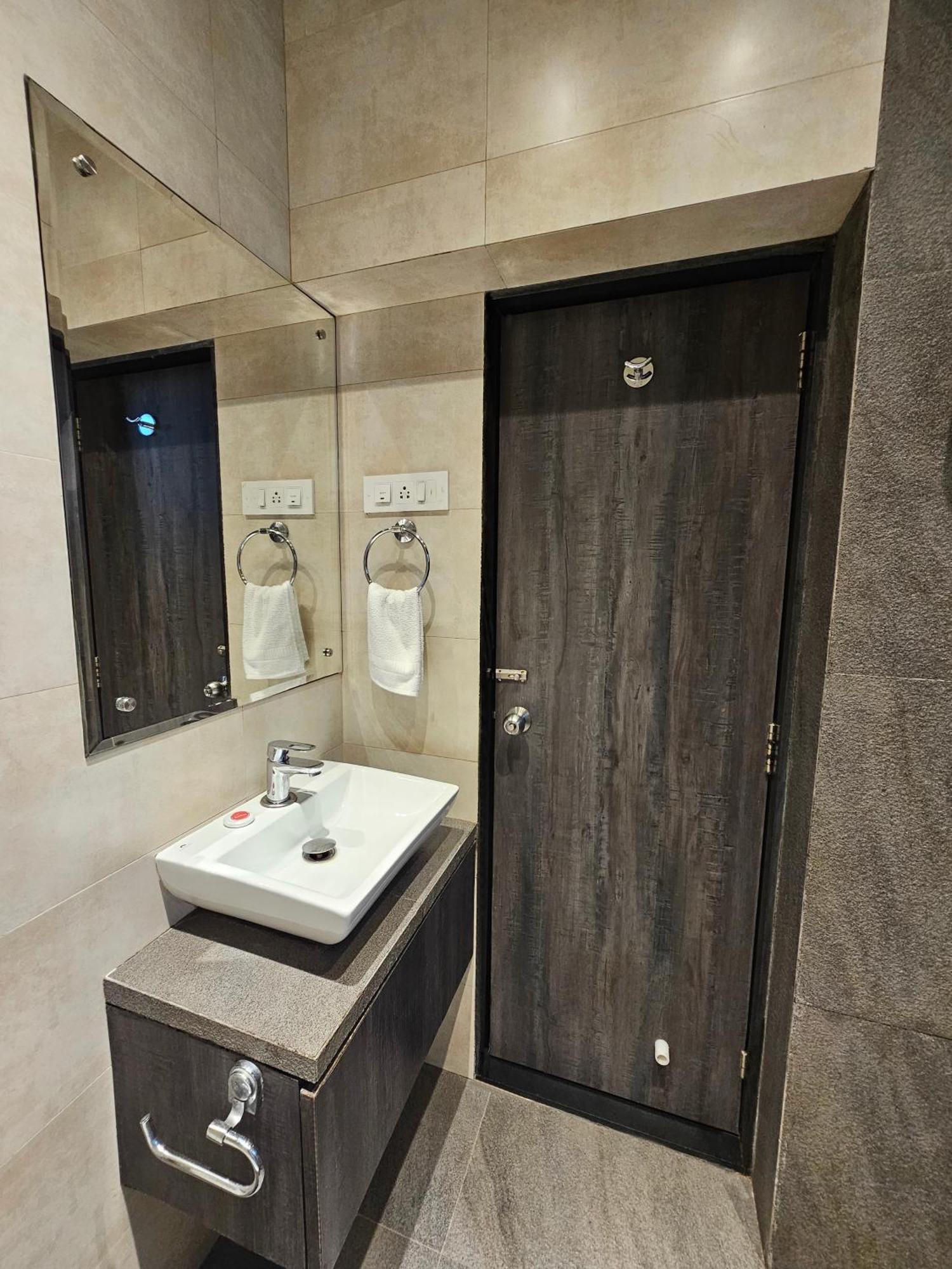 Hotel Kumkum Мумбаї Екстер'єр фото