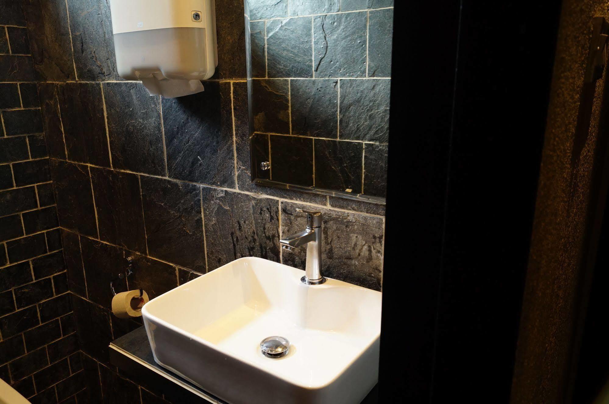 Hotel Kumkum Мумбаї Екстер'єр фото
