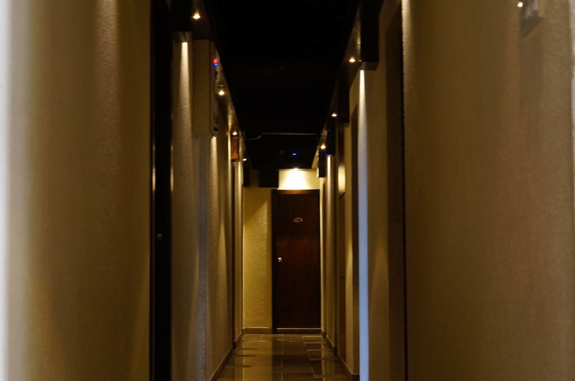 Hotel Kumkum Мумбаї Екстер'єр фото